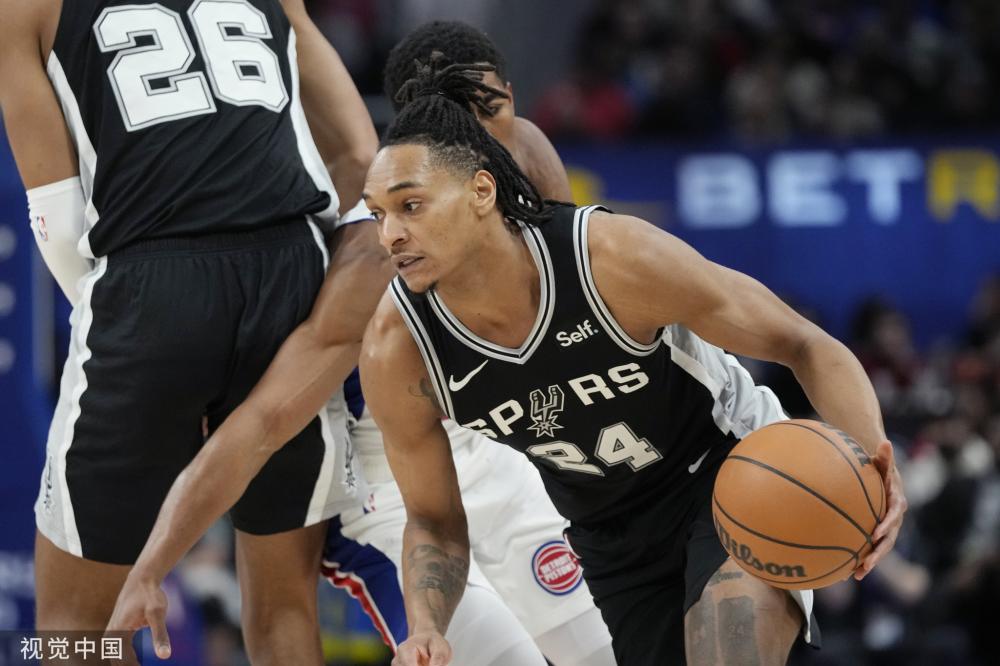 场上截然不 场上截然不