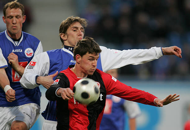 B费已在欧联杯共计打进9粒点球，是该赛事历史最多.